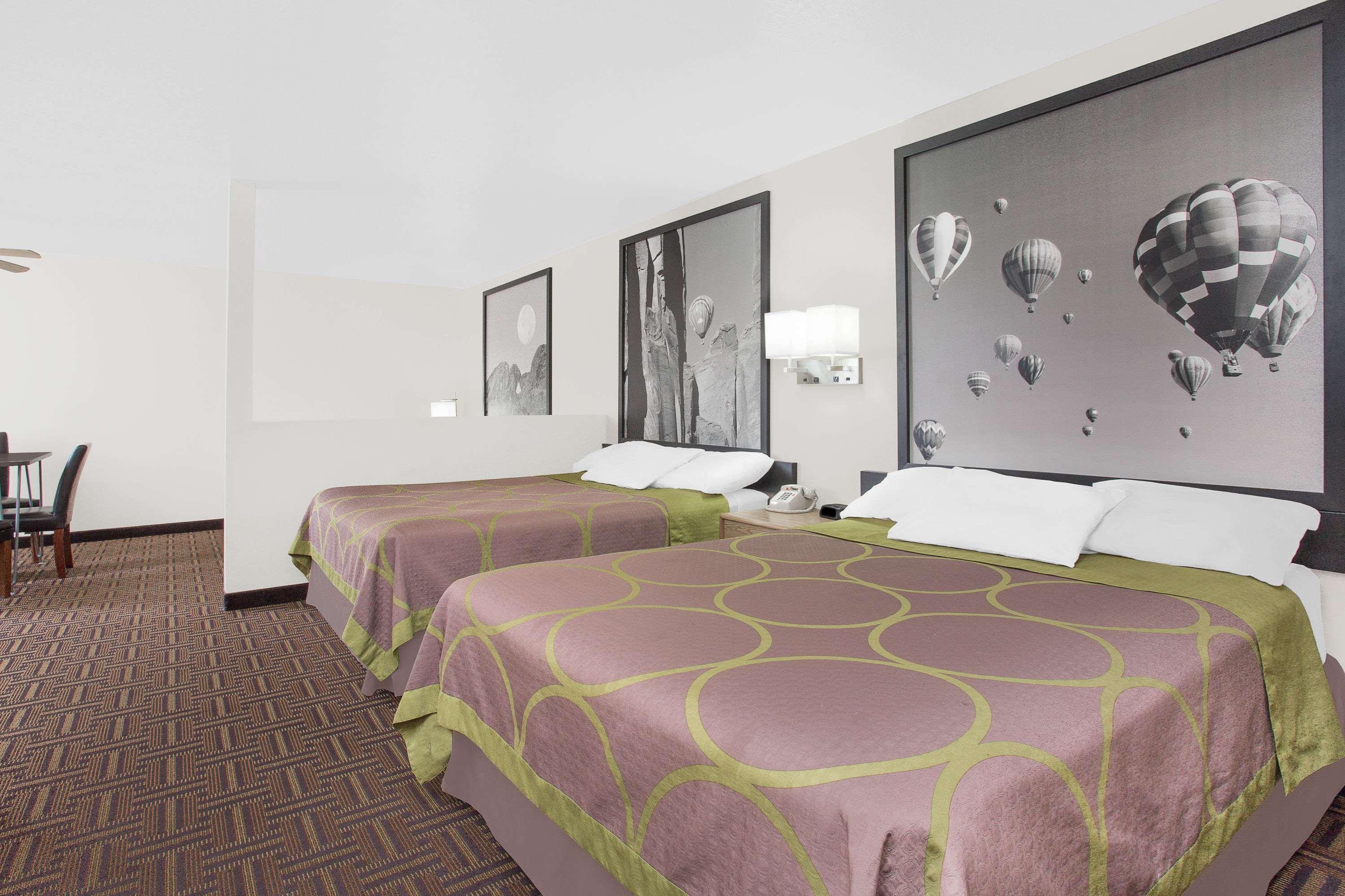 מלון Super 8 By Wyndham Bloomfield מראה חיצוני תמונה